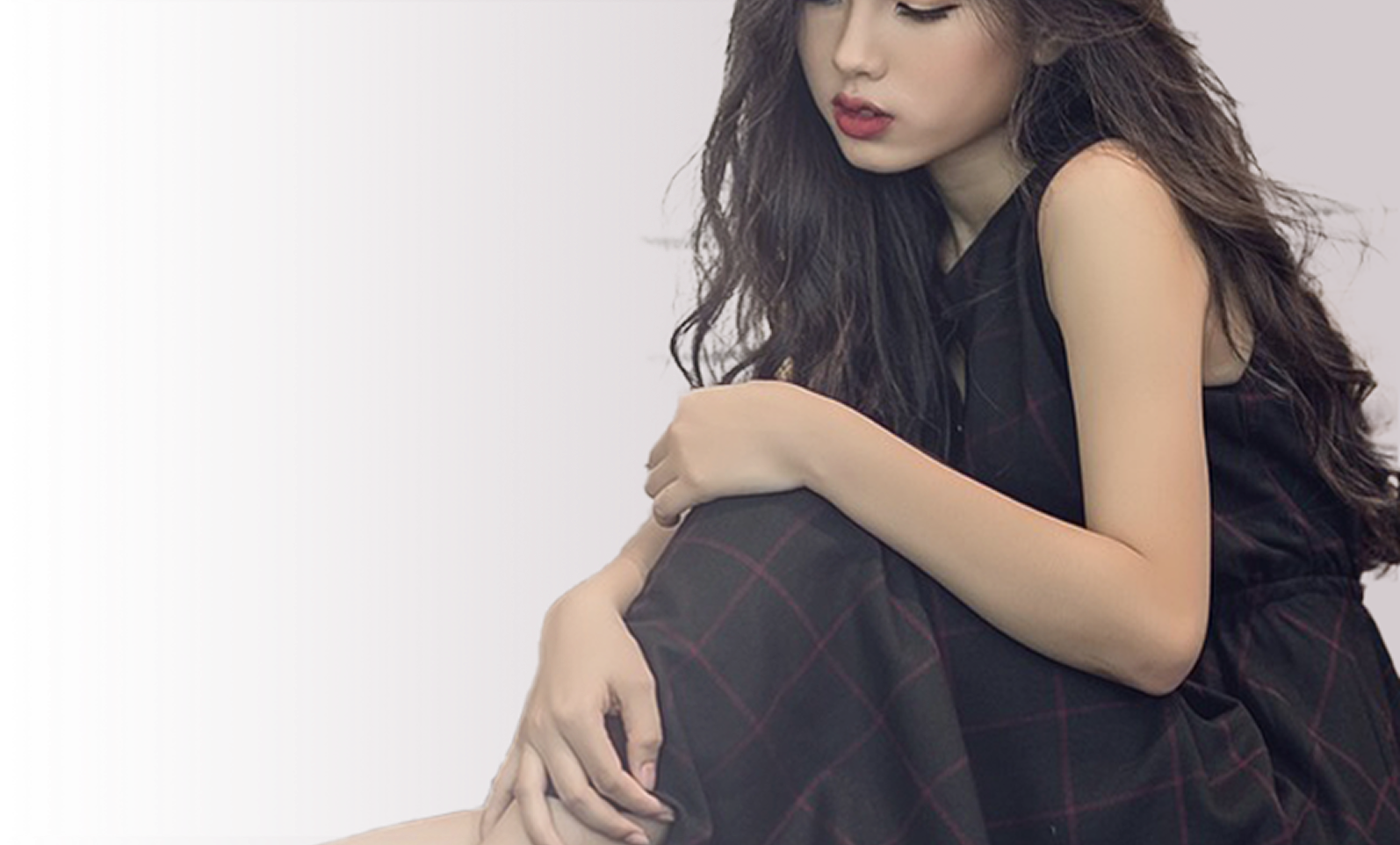 悩んでいる人のイメージ